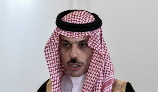 وزير الخارجية السعودي: أيدينا ممدودة لإيران