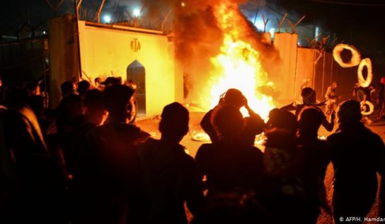 Iraqi protesters set Iranian consulate on fire