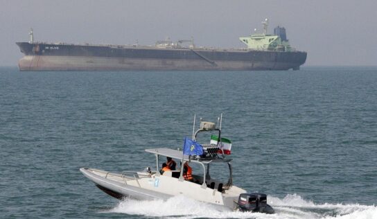 Iran’s naval forces confront pirates in Gulf of Aden: cmdr.