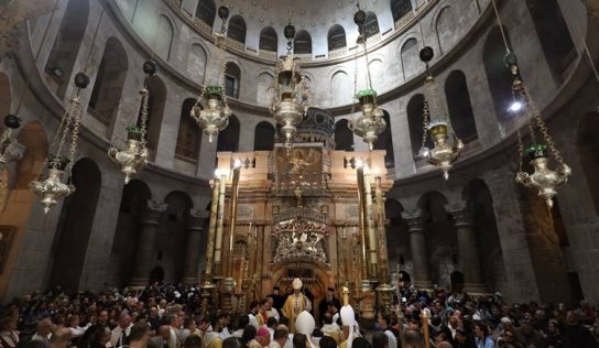 Israeli occupation attacks worshippers in Church of Holy Sepulchre