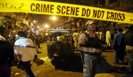 Blast leaves one dead, 11 injured near Karachi’s Memon Masjid￼